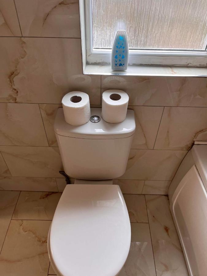 شقة Luton Town House Near Airport المظهر الخارجي الصورة