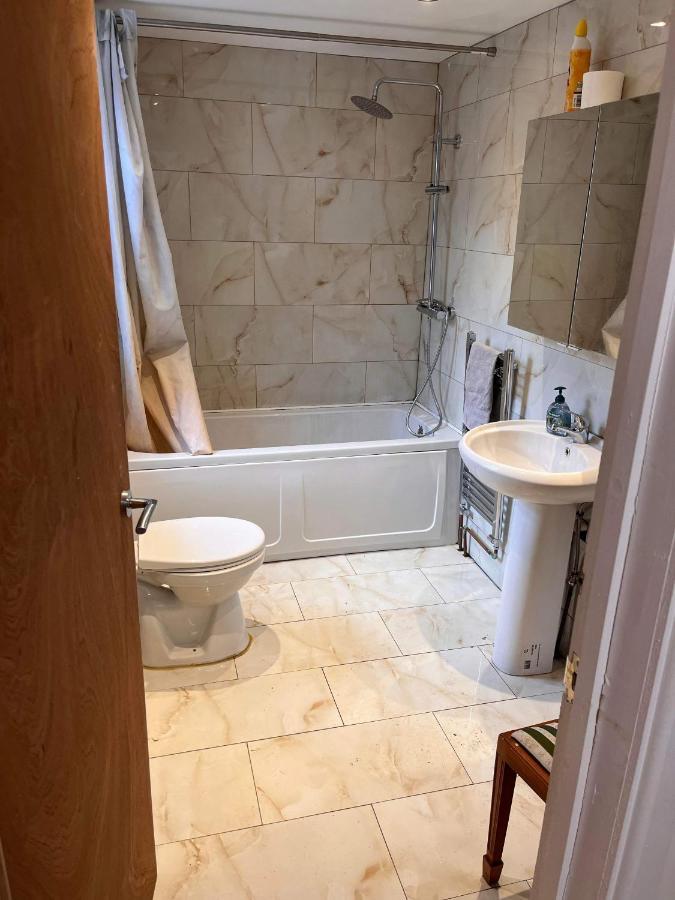 شقة Luton Town House Near Airport المظهر الخارجي الصورة