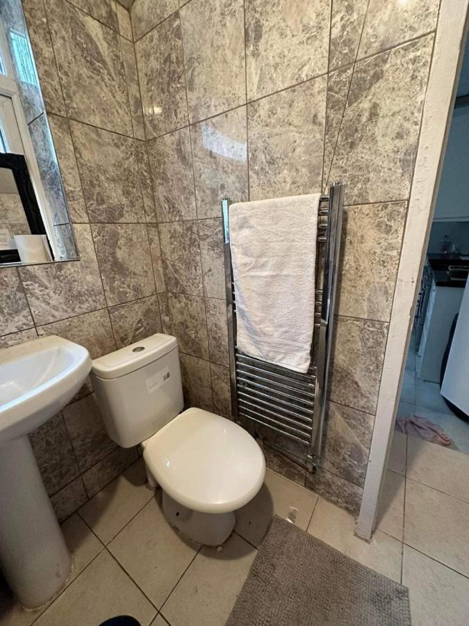شقة Luton Town House Near Airport المظهر الخارجي الصورة