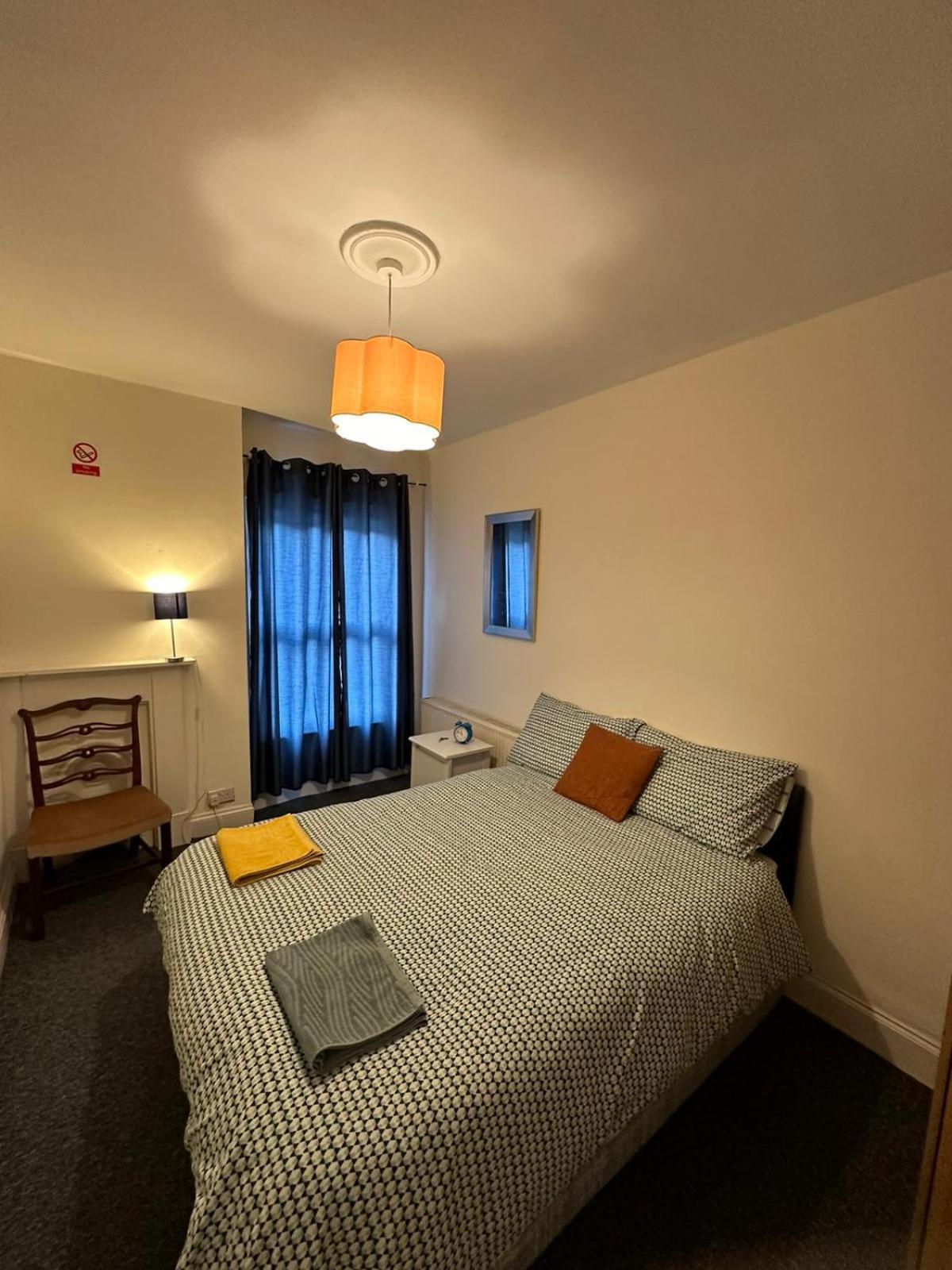 شقة Luton Town House Near Airport المظهر الخارجي الصورة