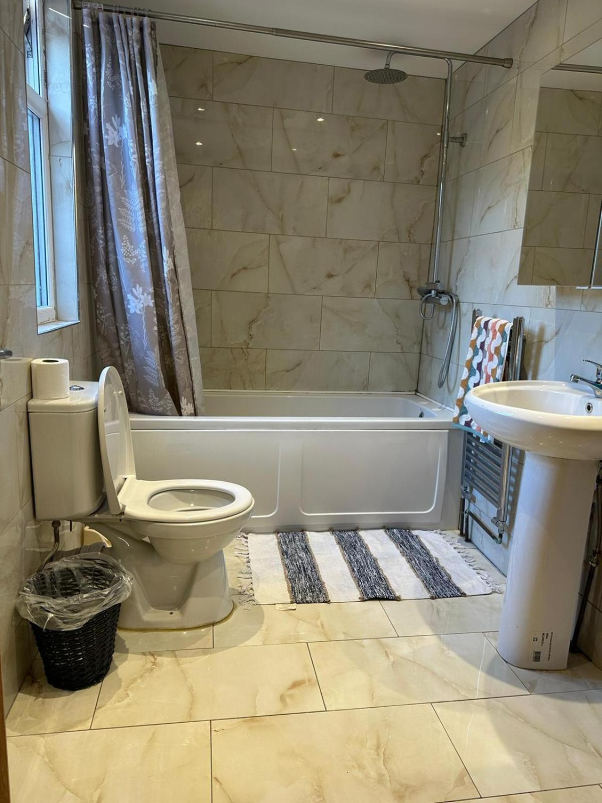 شقة Luton Town House Near Airport المظهر الخارجي الصورة