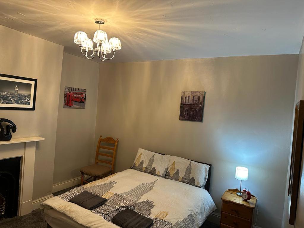 شقة Luton Town House Near Airport المظهر الخارجي الصورة