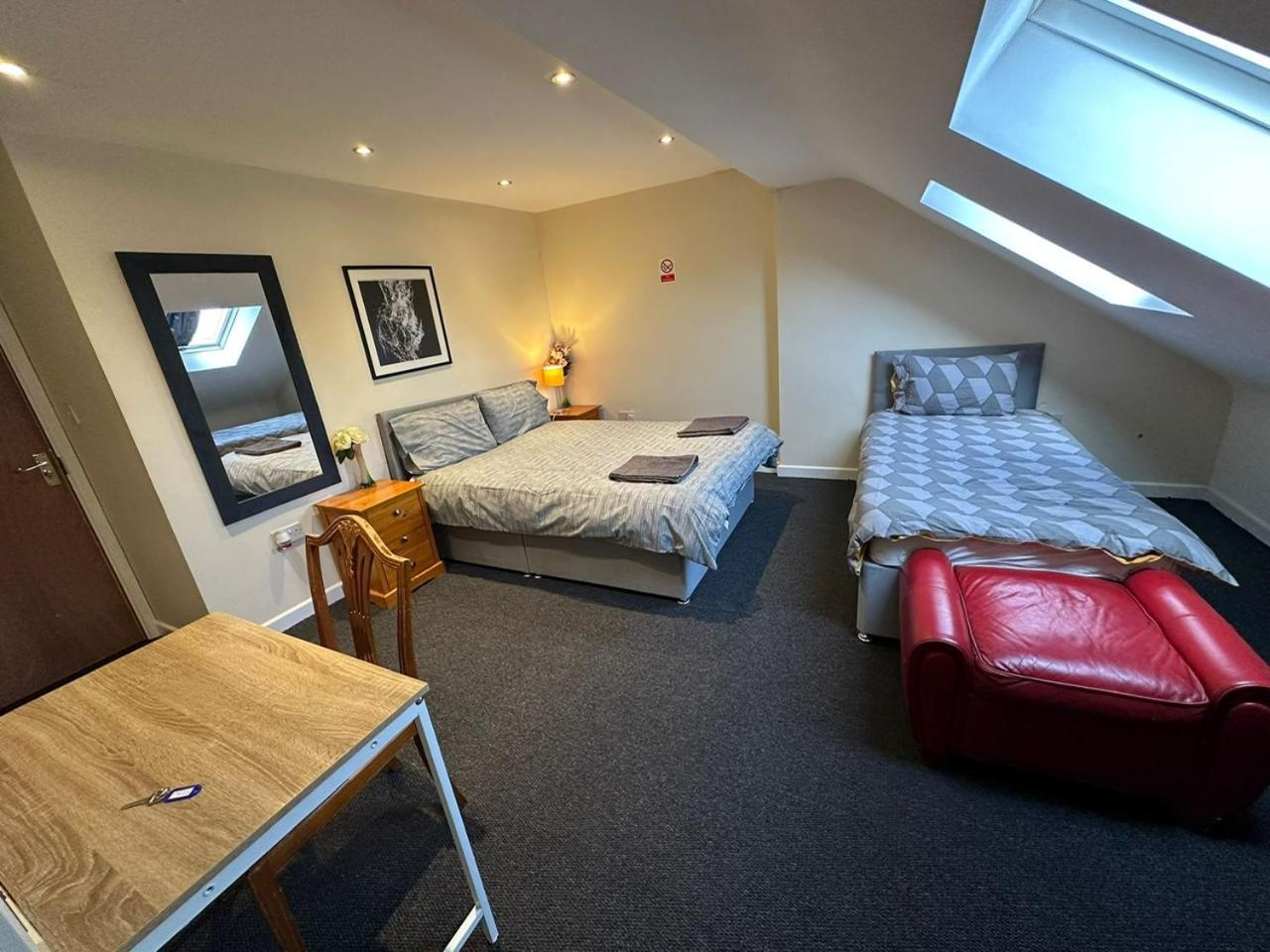 شقة Luton Town House Near Airport المظهر الخارجي الصورة