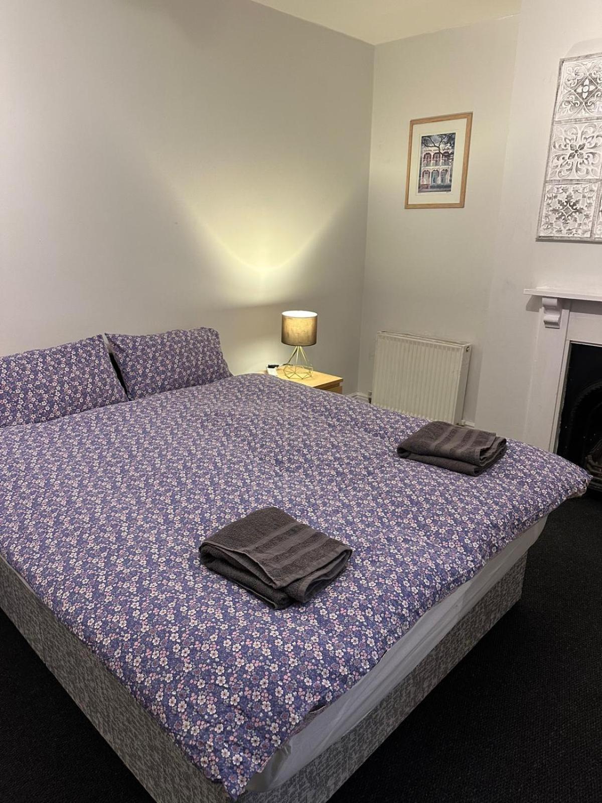 شقة Luton Town House Near Airport المظهر الخارجي الصورة